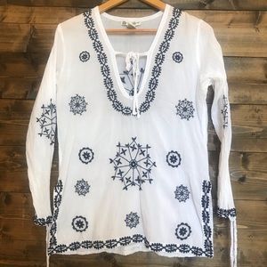 Adorable shirt with embroidered detail